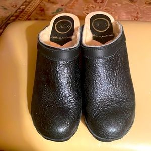 No. 6 Old School black clogs never worn